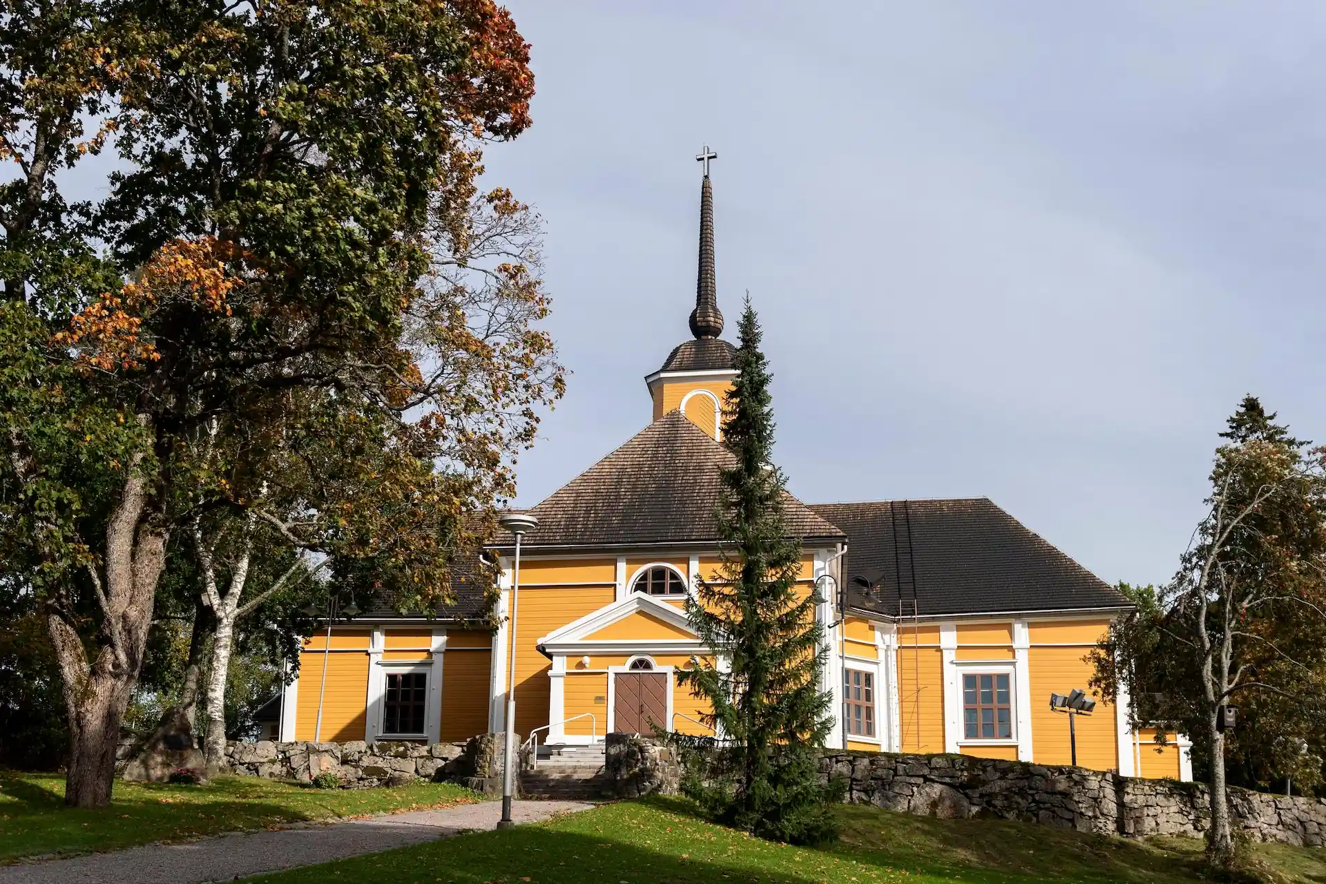 Nurmijärven kirkon julkisivu